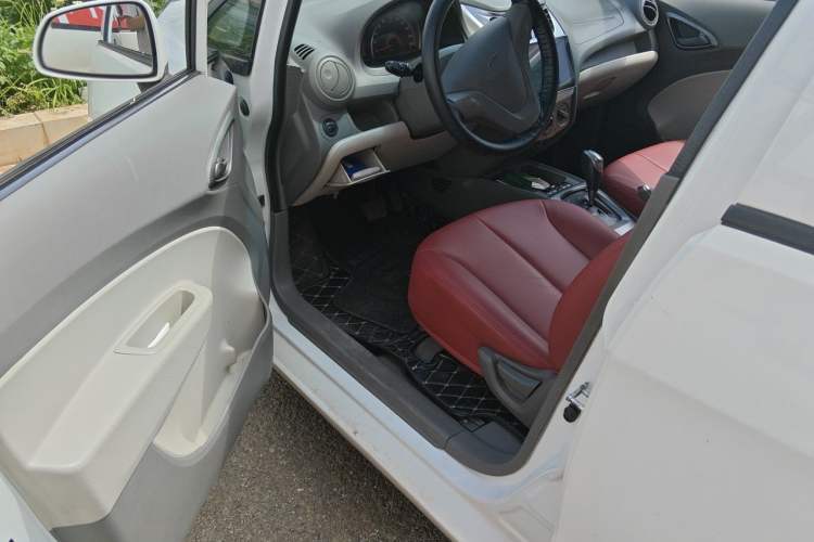 Used Chevrolet Sail 2011 Sedan 1.4L AMT Happiness Edition Driver Seat