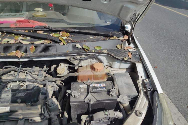 Used Chevrolet Sail 2011 Sedan 1.4L AMT Happiness Edition Engine Bay Left
