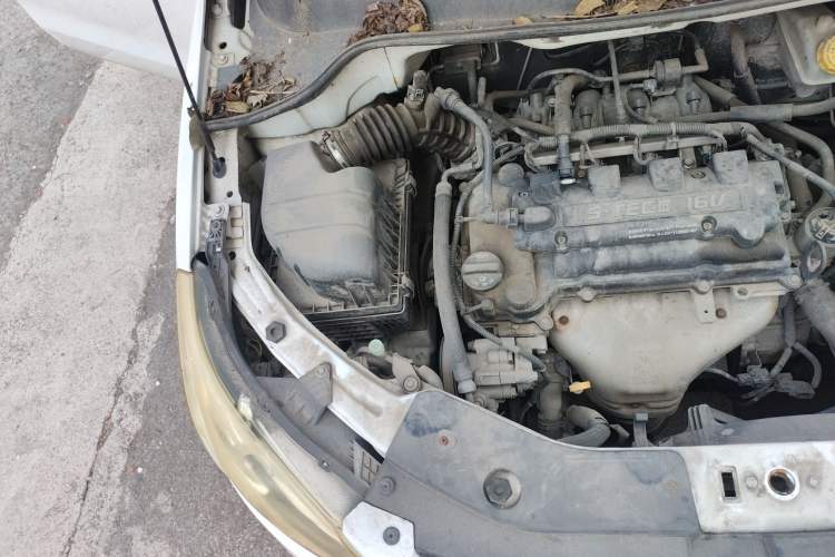 Used Chevrolet Sail 2011 Sedan 1.4L AMT Happiness Edition Engine Bay Right