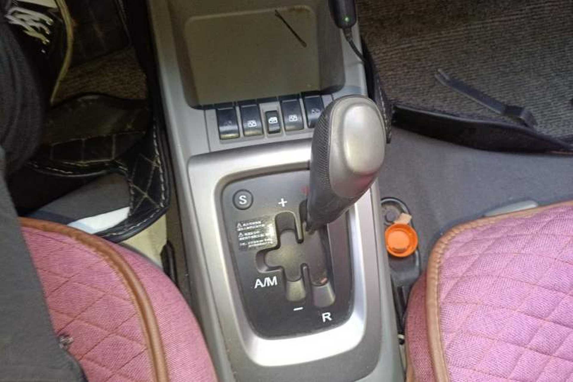 Used Chevrolet Sail 2011 Sedan 1.4L AMT Happiness Edition Gear Lever
