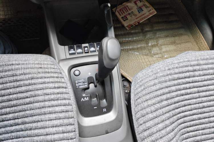 Used Chevrolet Sail 2011 Sedan 1.4L AMT Happiness Edition Gear Lever