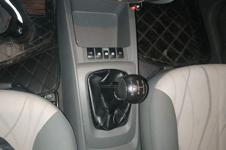 Used Chevrolet Sail 2011 Sedan 1.4L Manual Happiness Edition Gear Lever