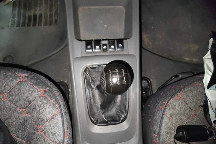 Used Chevrolet Sail 2011 Sedan 1.4L Manual Happiness Edition Gear Lever