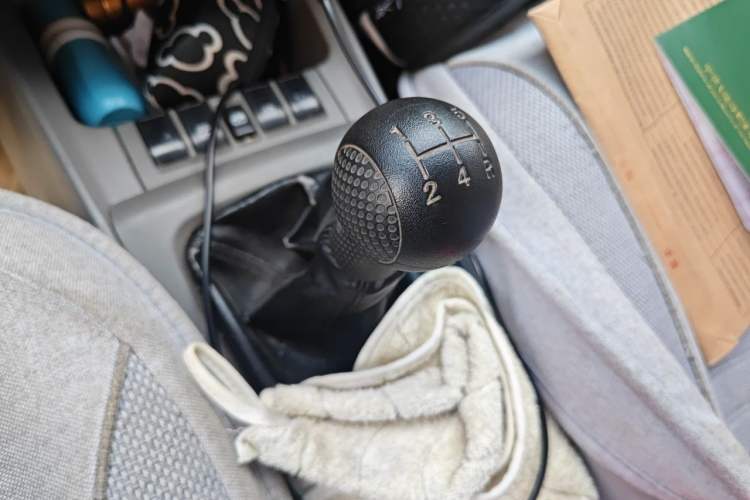 Used Chevrolet Sail 2011 Sedan 1.4L Manual Happiness Edition Gear Lever