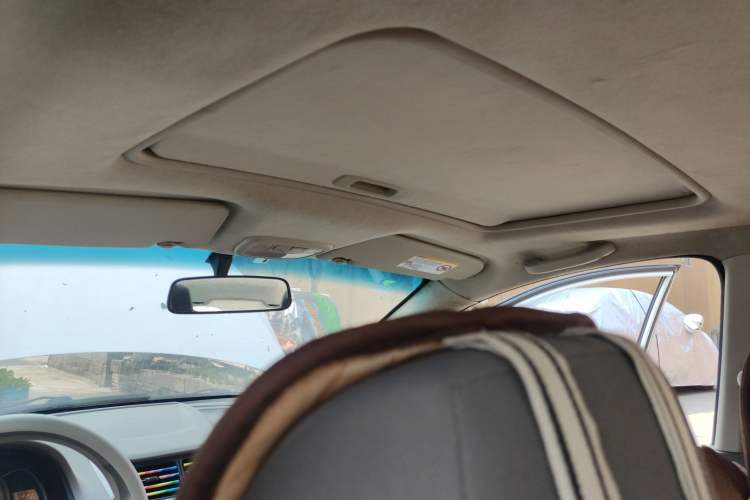 Used Chevrolet Sail 2011 Sedan 1.4L AMT Happiness Edition Headliner