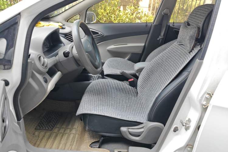 Used Chevrolet Sail 2011 Sedan 1.4L AMT Happiness Edition Left Front Seat