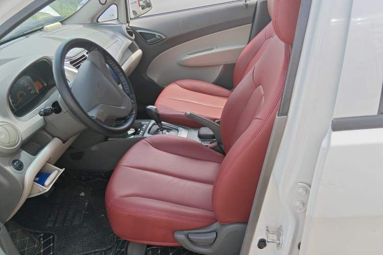 Used Chevrolet Sail 2011 Sedan 1.4L AMT Happiness Edition Left Front Seat