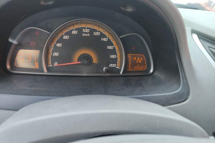 Used Chevrolet Sail 2011 Sedan 1.4L AMT Happiness Edition Odometer Close Up