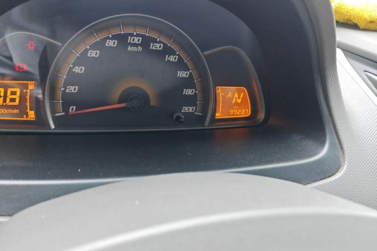 Used Chevrolet Sail 2011 Sedan 1.4L AMT Happiness Edition Odometer Close Up