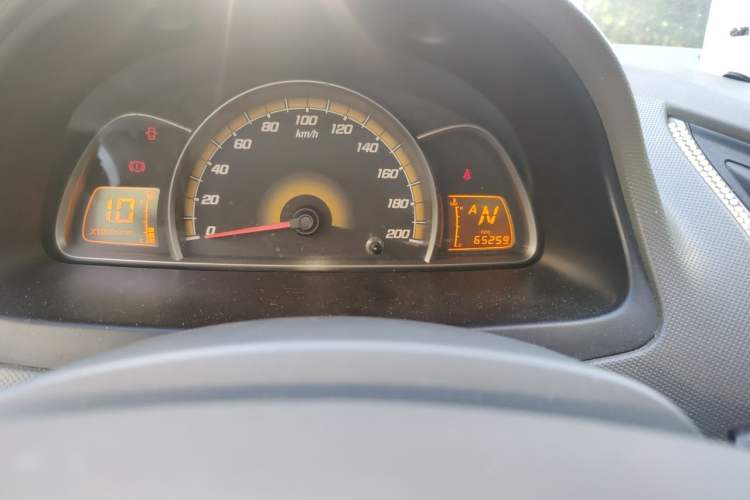 Used Chevrolet Sail 2011 Sedan 1.4L AMT Happiness Edition Odometer Close Up