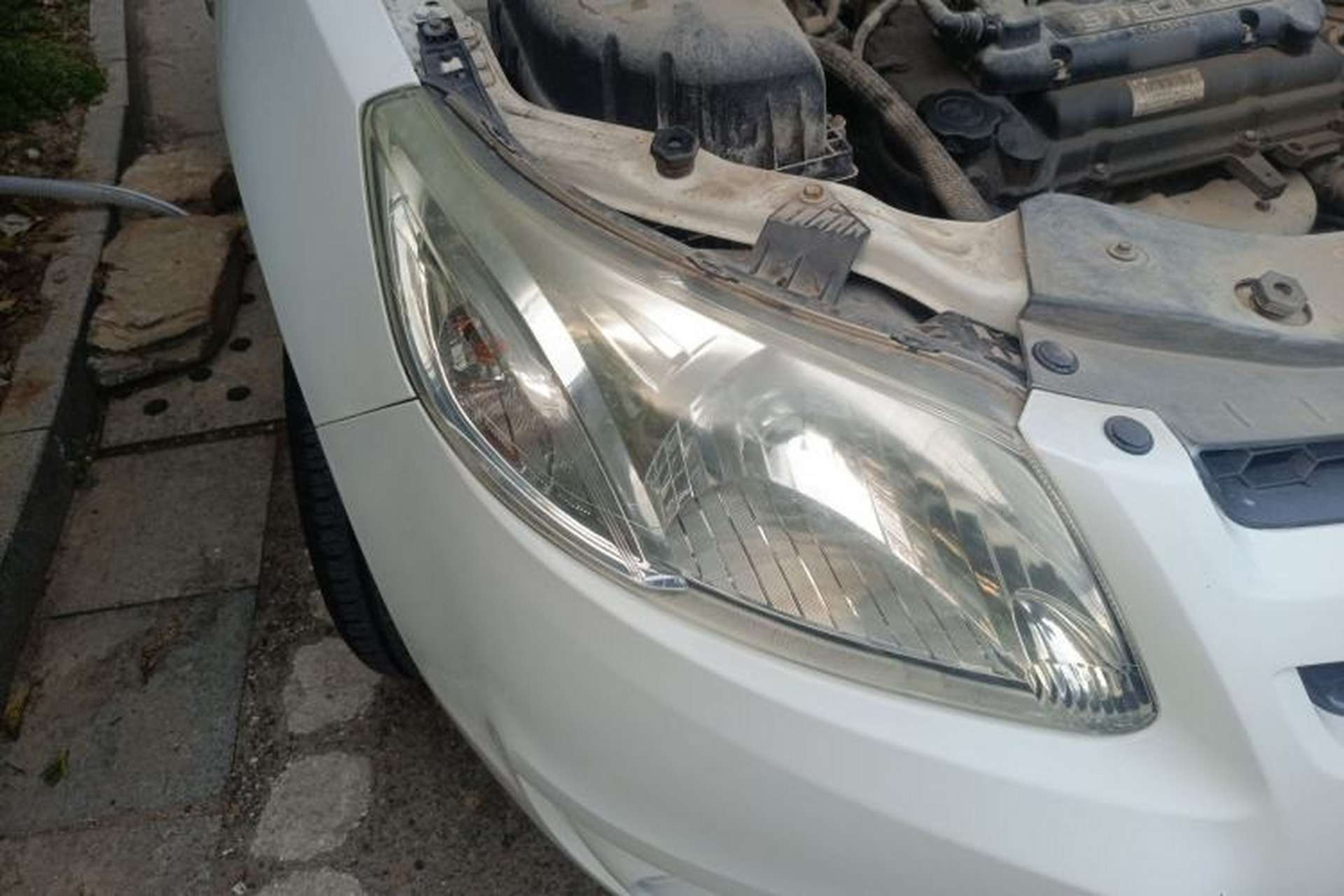 Used Chevrolet Sail 2011 Sedan 1.4L AMT Happiness Edition Right Front Headlight