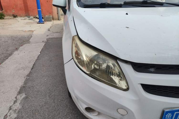 Used Chevrolet Sail 2011 Sedan 1.4L AMT Happiness Edition Right Front Headlight