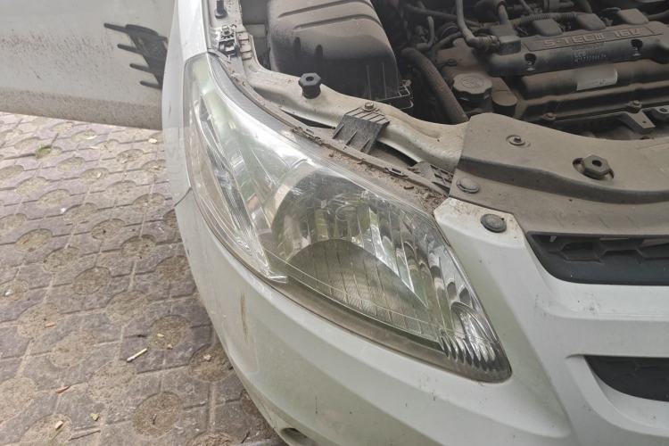 Used Chevrolet Sail 2011 Sedan 1.4L Manual Happiness Edition Right Front Headlight