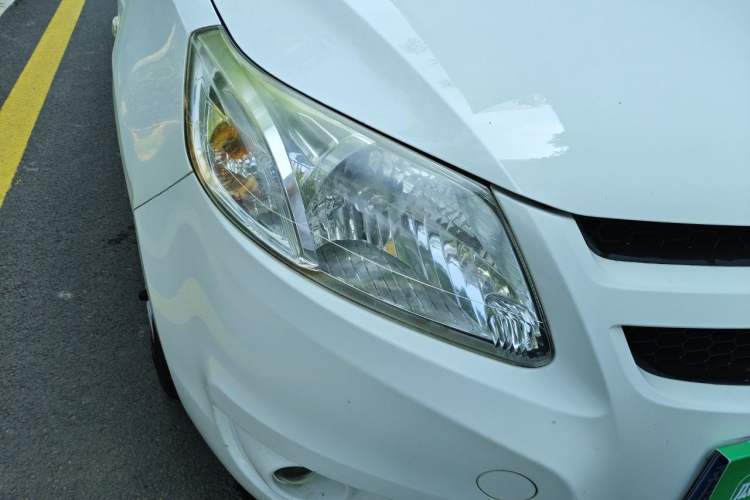 Used Chevrolet Sail 2011 Sedan 1.4L AMT Happiness Edition Right Front Headlight