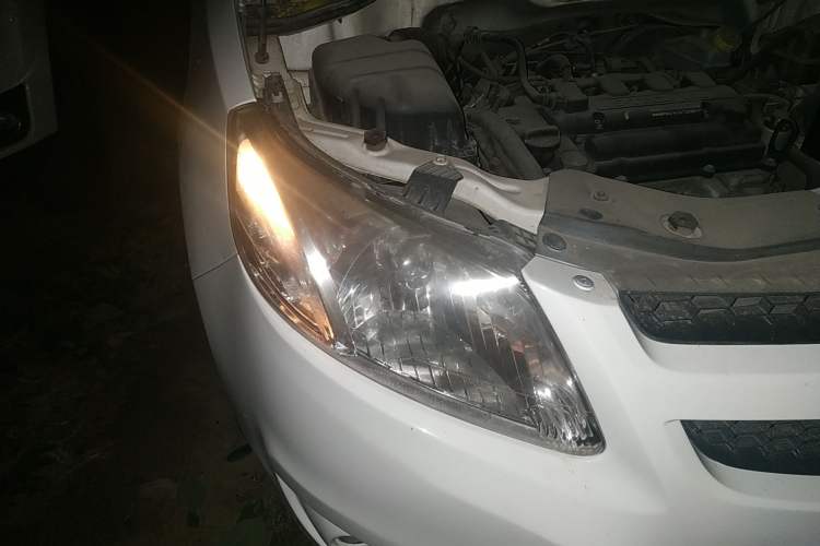 Used Chevrolet Sail 2011 Sedan 1.4L Manual Happiness Edition Right Front Headlight