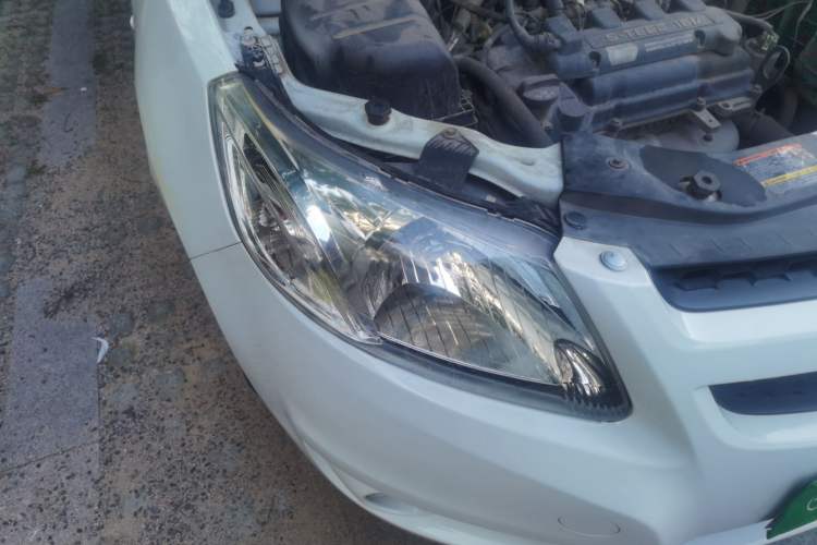 Used Chevrolet Sail 2011 Sedan 1.4L Manual Happiness Edition Right Front Headlight