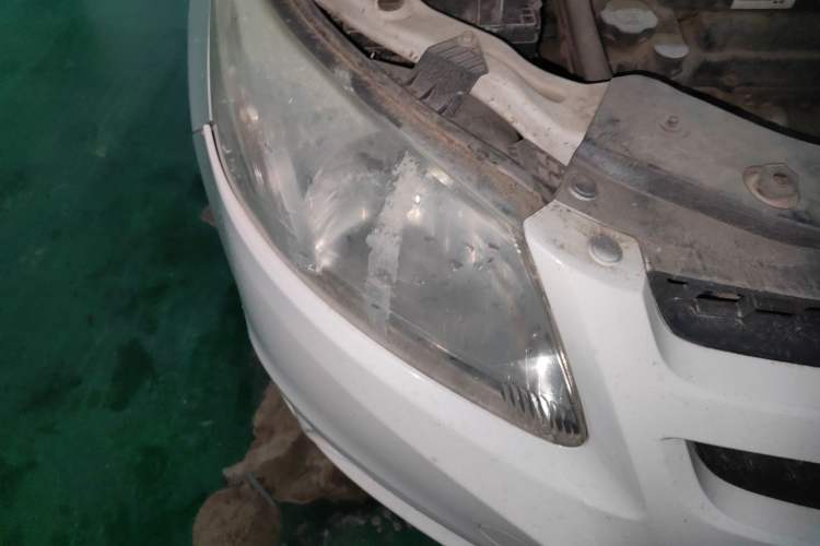 Used Chevrolet Sail 2011 Sedan 1.4L Manual Happiness Edition Right Front Headlight