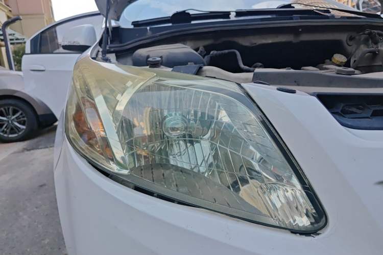 Used Chevrolet Sail 2011 Sedan 1.4L Manual Happiness Edition Right Front Headlight