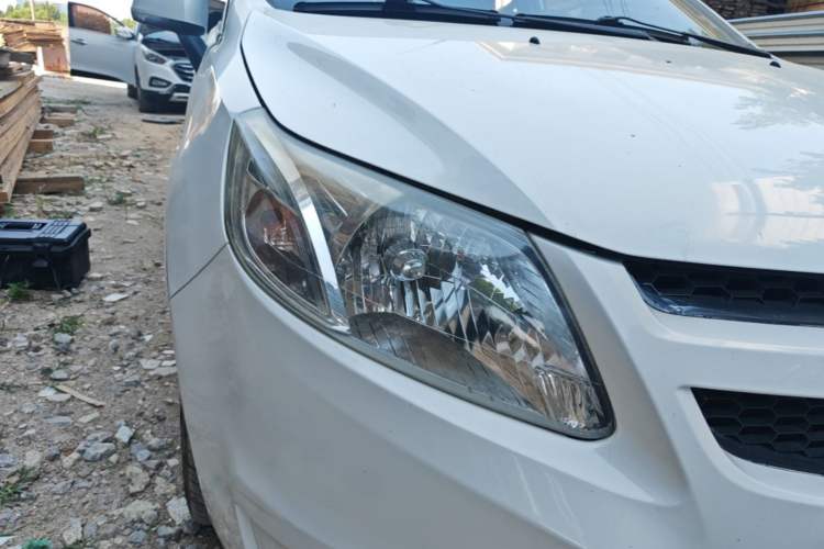 Used Chevrolet Sail 2011 Sedan 1.4L AMT Happiness Edition Right Front Headlight