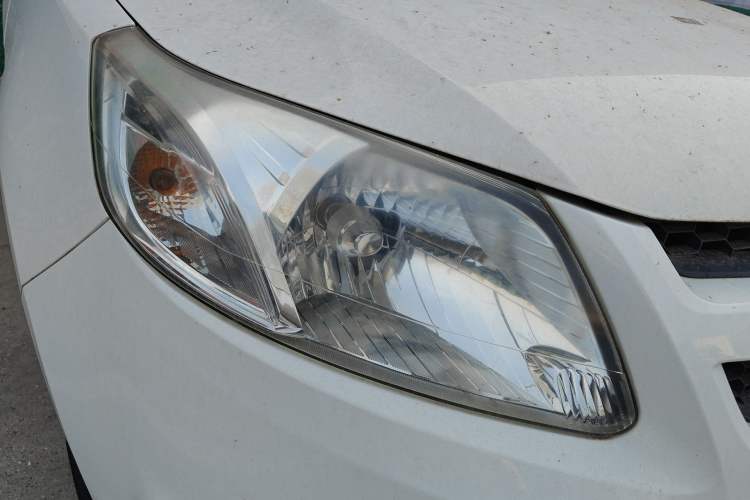 Used Chevrolet Sail 2011 Hatchback 1.4L Manual Happiness Edition Right Front Headlight