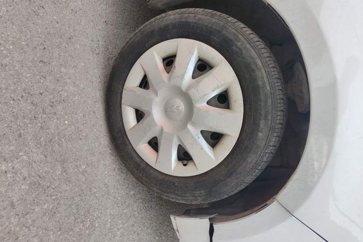 Used Chevrolet Sail 2011 Sedan 1.4L AMT Happiness Edition Right Front Wheel Hub