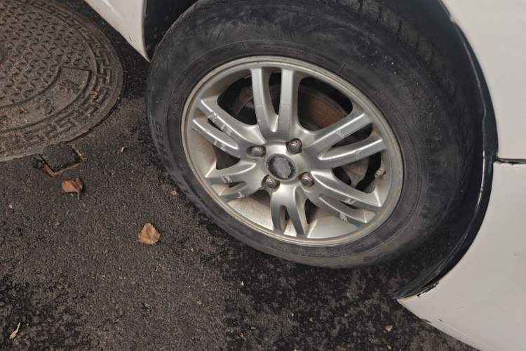 Used Chevrolet Sail 2011 Hatchback 1.4L AMT Happiness Edition Right Front Wheel Hub