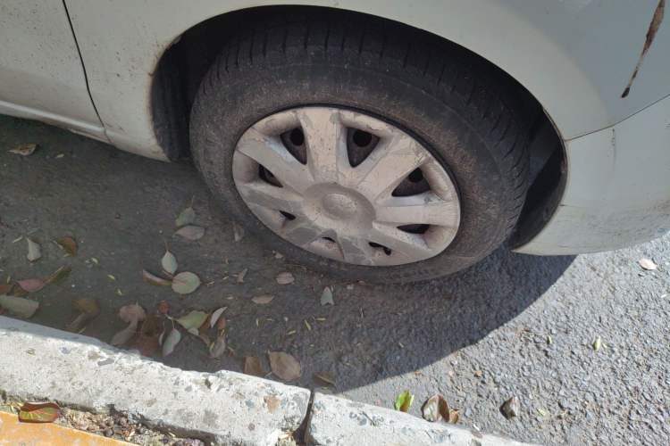 Used Chevrolet Sail 2011 Sedan 1.4L AMT Happiness Edition Right Front Wheel Hub