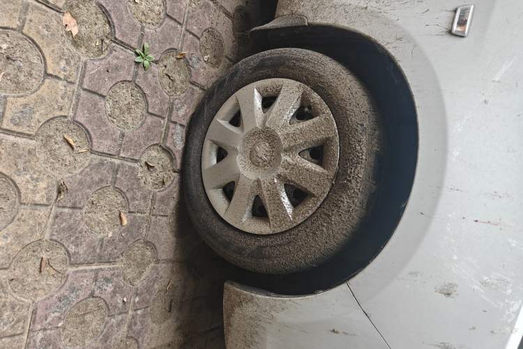 Used Chevrolet Sail 2011 Sedan 1.4L Manual Happiness Edition Right Front Wheel Hub