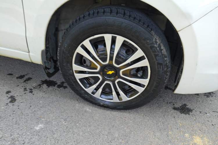 Used Chevrolet Sail 2011 Sedan 1.4L AMT Happiness Edition Right Front Wheel Hub