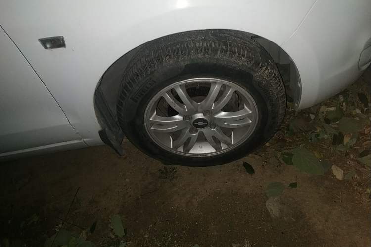 Used Chevrolet Sail 2011 Sedan 1.4L Manual Happiness Edition Right Front Wheel Hub