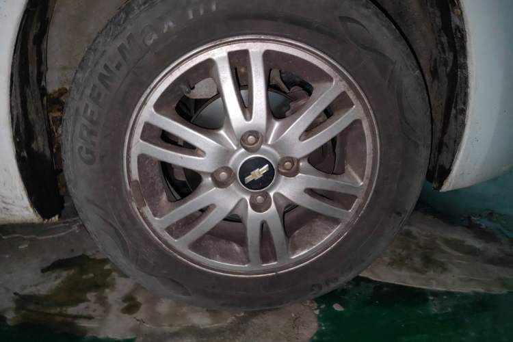 Used Chevrolet Sail 2011 Sedan 1.4L Manual Happiness Edition Right Front Wheel Hub