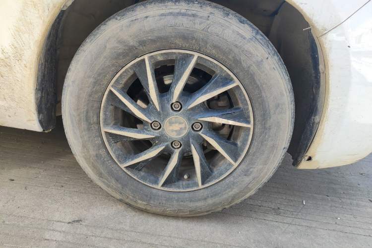 Used Chevrolet Sail 2011 Sedan 1.4L Manual Happiness Edition Right Front Wheel Hub
