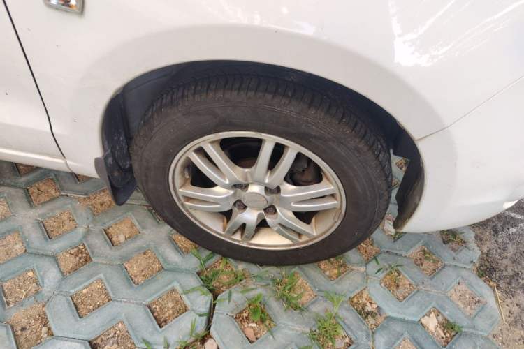 Used Chevrolet Sail 2011 Sedan 1.4L AMT Happiness Edition Right Front Wheel Hub