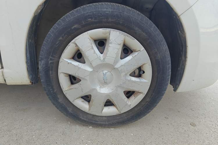 Used Chevrolet Sail 2011 Hatchback 1.4L Manual Happiness Edition Right Front Wheel Hub