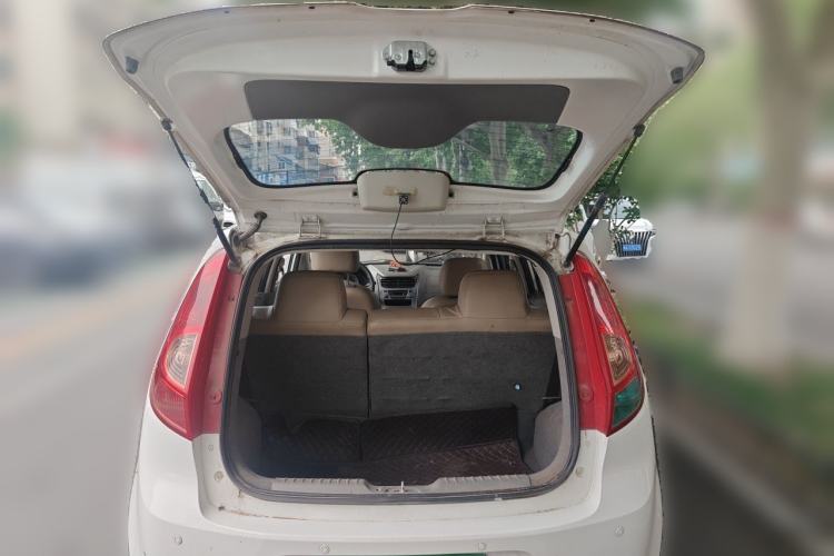 Used Chevrolet Sail 2011 Hatchback 1.4L AMT Happiness Edition Trunk
