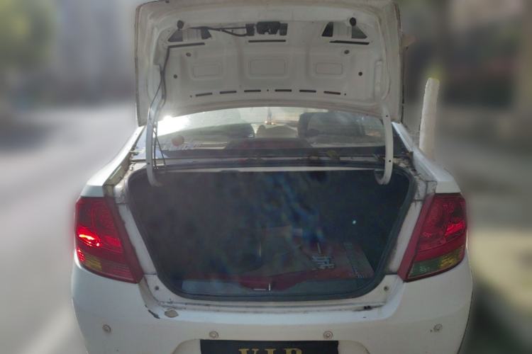 Used Chevrolet Sail 2011 Sedan 1.4L AMT Happiness Edition Trunk
