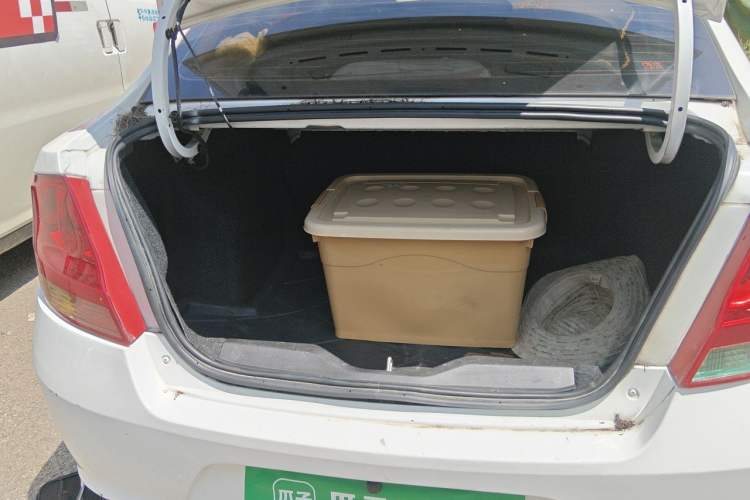 Used Chevrolet Sail 2011 Sedan 1.4L AMT Happiness Edition Trunk