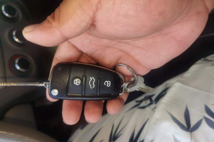 Used Chevrolet Sail 2011 Sedan 1.4L Manual Happiness Edition Vehicle Key