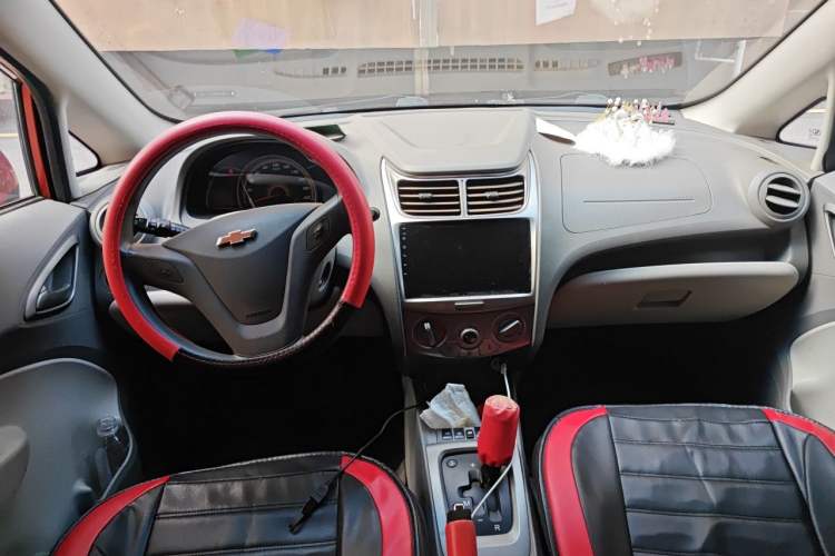 Used Chevrolet Sail 2011 Sedan 1.4L AMT Happiness Edition Center Console
