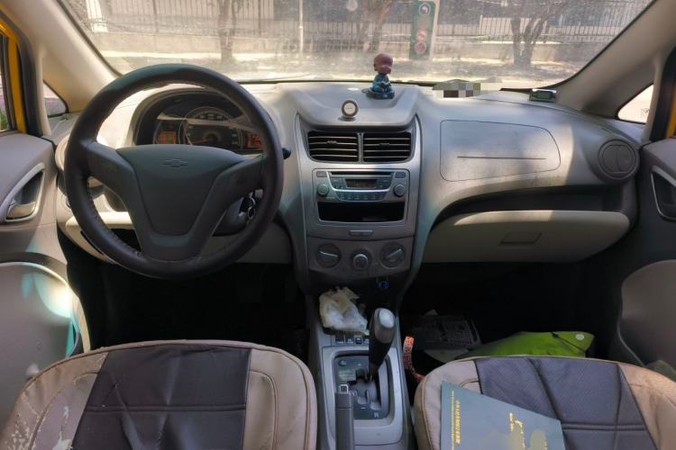 Used Chevrolet Sail 2011 Hatchback 1.4L AMT Happiness Edition Center Console