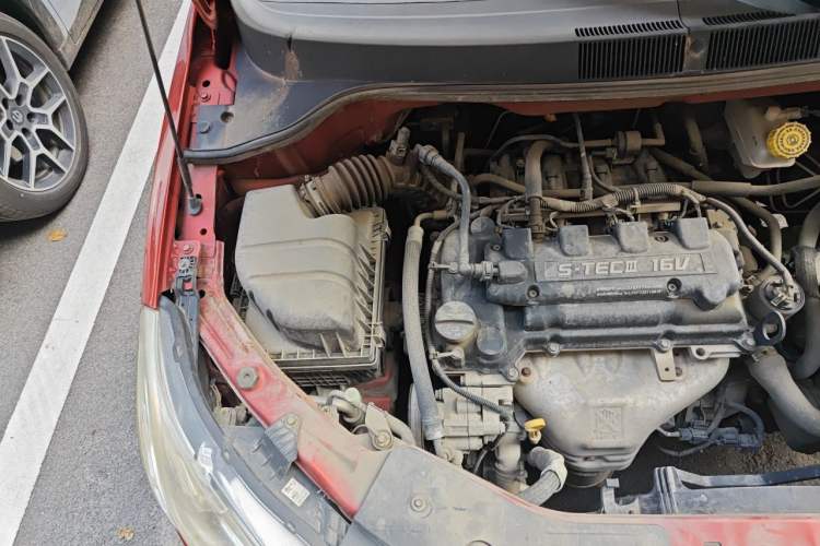 Used Chevrolet Sail 2011 Sedan 1.4L AMT Happiness Edition Engine Bay Right