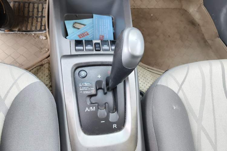 Used Chevrolet Sail 2011 Hatchback 1.4L AMT Happiness Edition Gear Lever