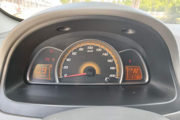 Used Chevrolet Sail 2011 Hatchback 1.4L AMT Happiness Edition Instrument Cluster