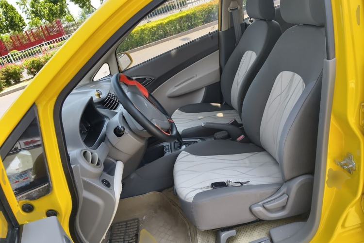 Used Chevrolet Sail 2011 Hatchback 1.4L AMT Happiness Edition Left Front Seat