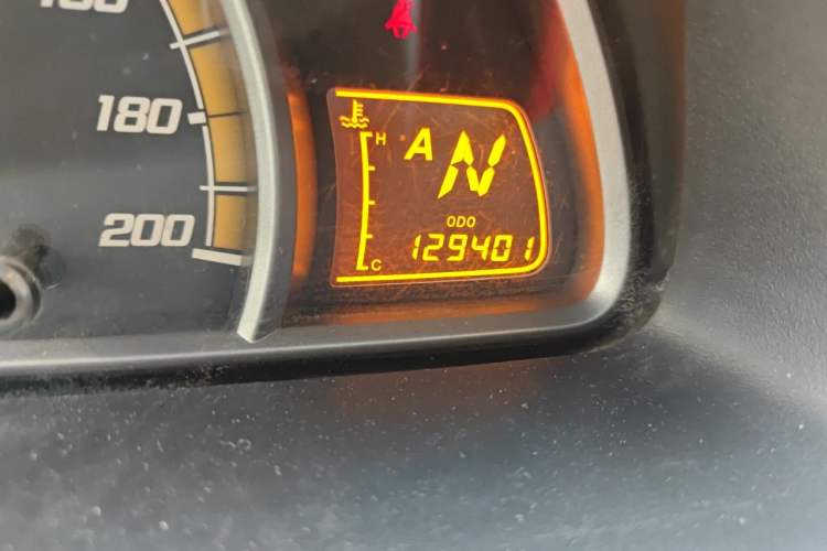 Used Chevrolet Sail 2011 Sedan 1.4L AMT Happiness Edition Odometer Close Up