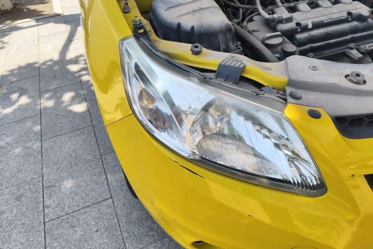 Used Chevrolet Sail 2011 Hatchback 1.4L AMT Happiness Edition Right Front Headlight