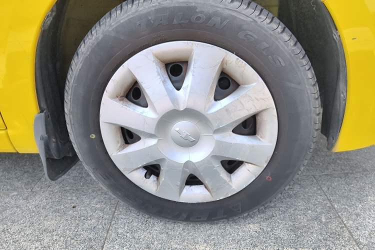Used Chevrolet Sail 2011 Hatchback 1.4L AMT Happiness Edition Right Front Wheel Hub