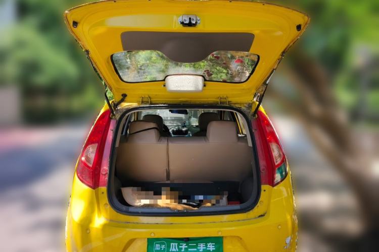 Used Chevrolet Sail 2011 Hatchback 1.4L AMT Happiness Edition Trunk