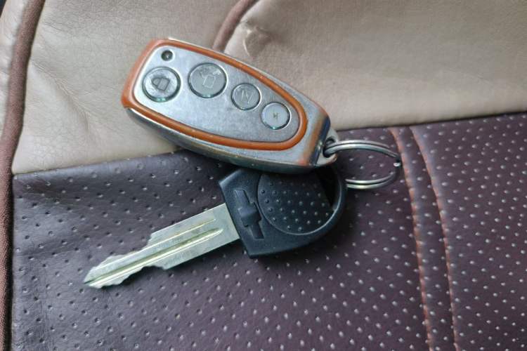 Used Chevrolet Sail 2011 Hatchback 1.4L AMT Happiness Edition Vehicle Key