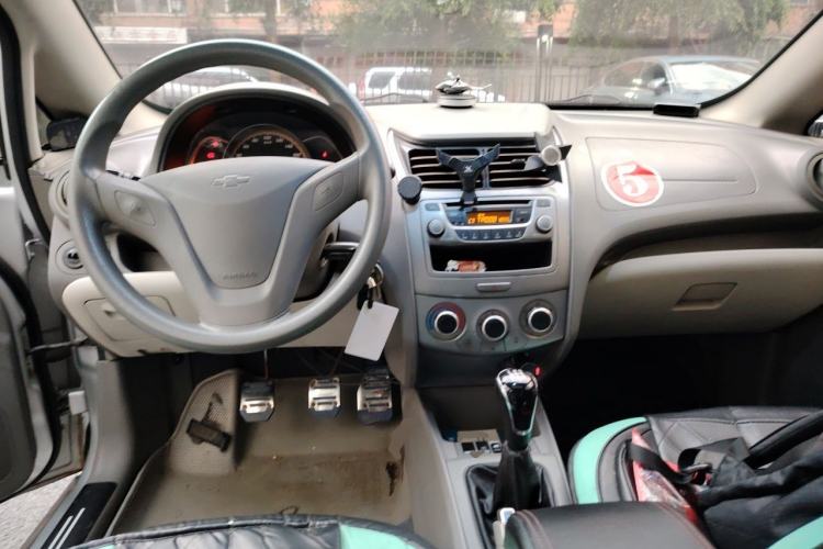 Used Chevrolet Sail 2013 Sedan 1.4L Manual Happiness Edition II Center Console